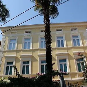 Alida Guest house